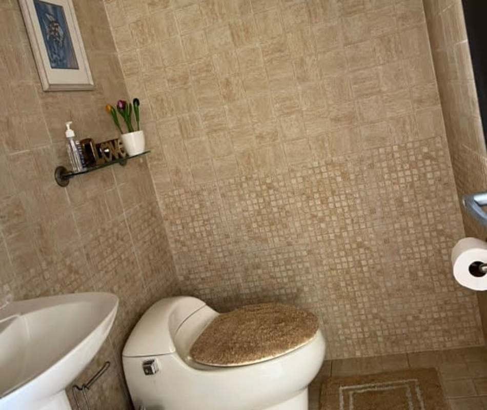 Contemporary bathroom with pedestal sink and art accents in Condado del Rey