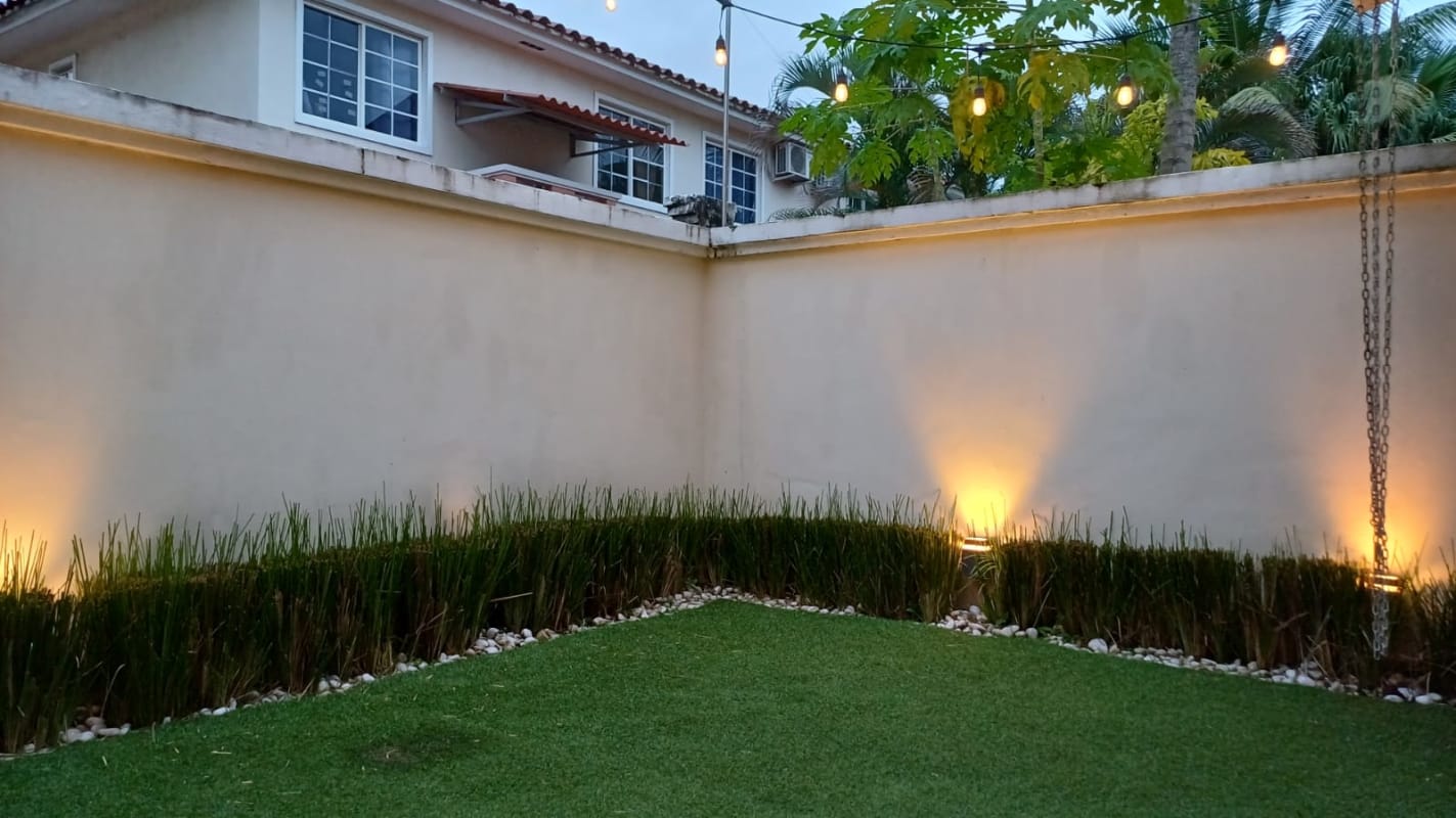 Wood cabinets, granite countertops, stainless appliances at PH Villa Valencia kitchen Panama