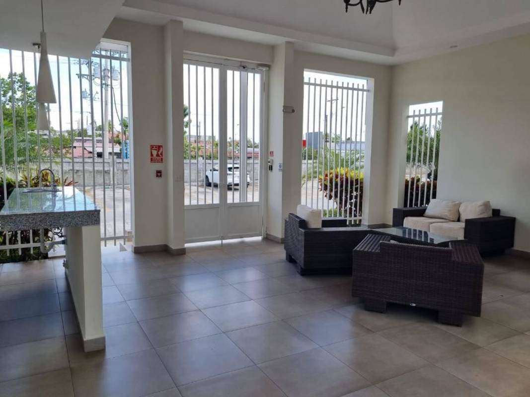 Secure lobby area with seating, modern design at PH Torres de Cantabria Panama City