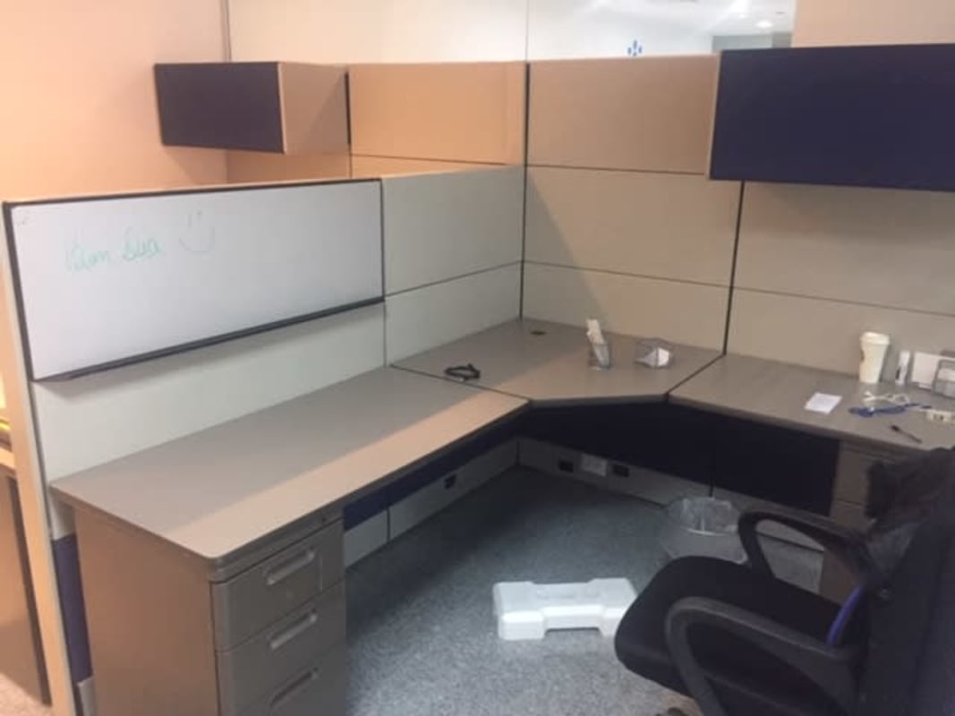 Cubicle workspace with L-desk, storage and whiteboard PH BICSA Avenida Balboa Panama