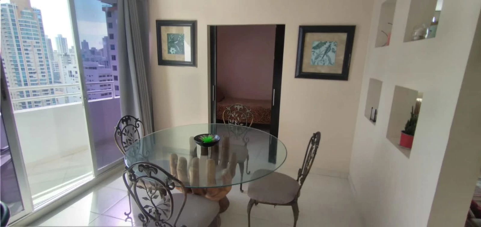 Dining room adjacent to balcony with city views in PH Montenar Via Porras