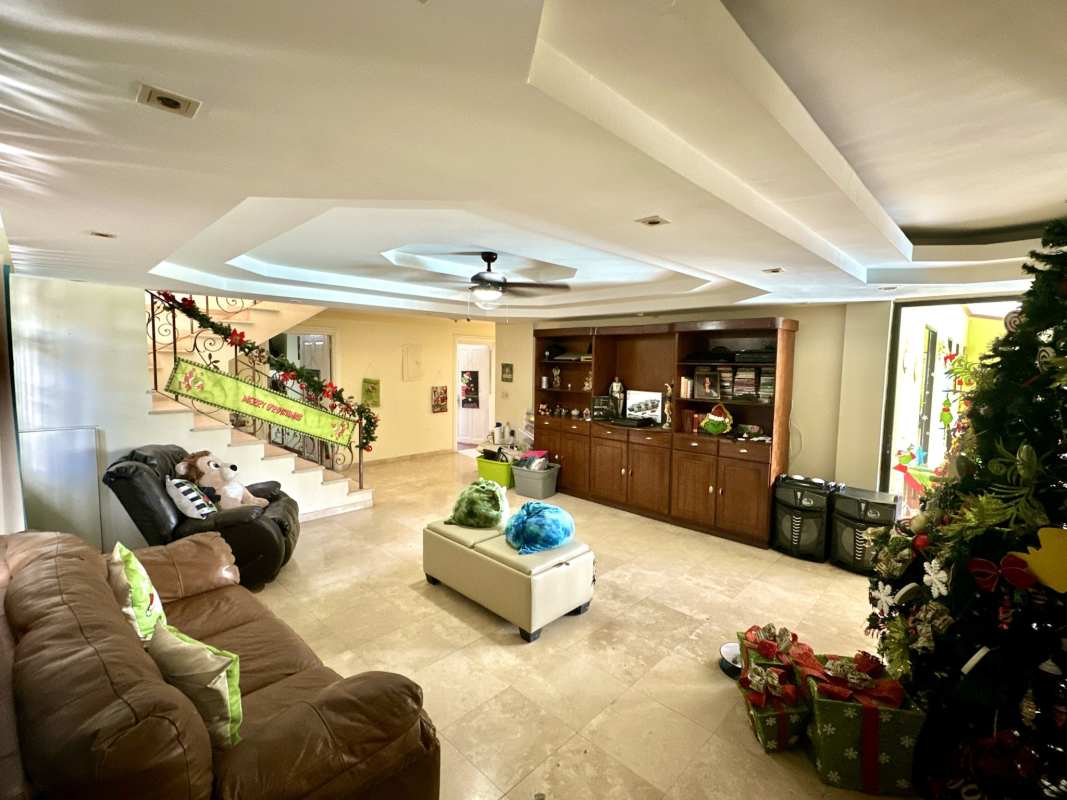Family room with ceiling fan, marble floors, large windows decorated for holidays at Las Cumbres Panama villa