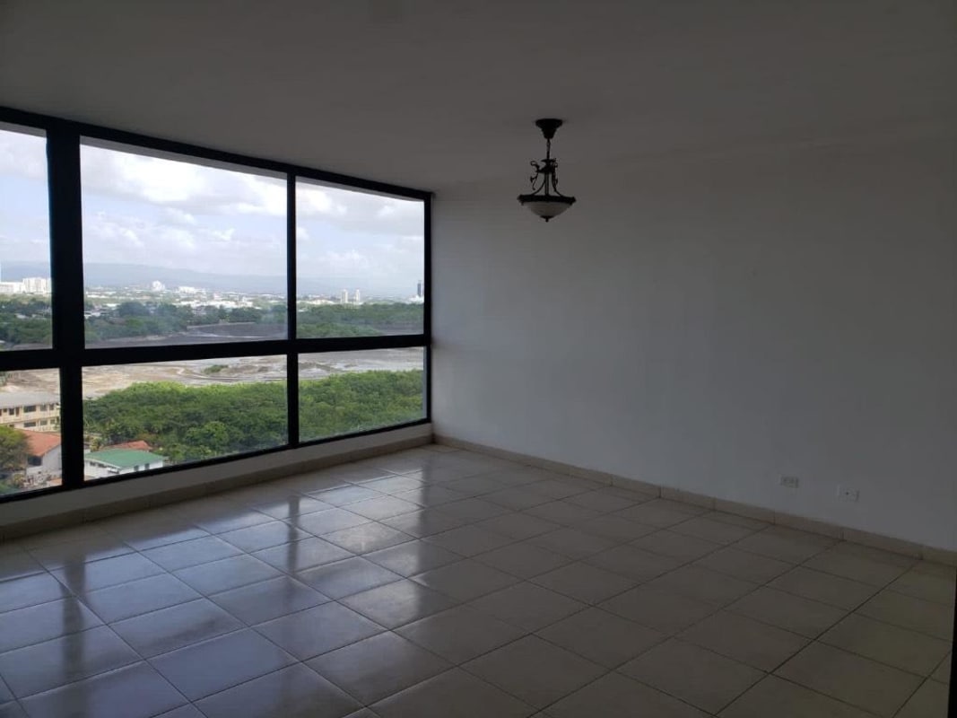 Full bathroom with modern finishes in luxury apartment Coco del Mar Panama