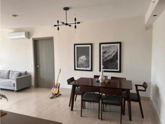 Bright second bedroom with window, built-in closet PH Explora Panama Pacifico