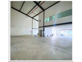 Commercial Warehouse with Office for Sale or Rent in 24 de Diciembre - 0 bedrooms