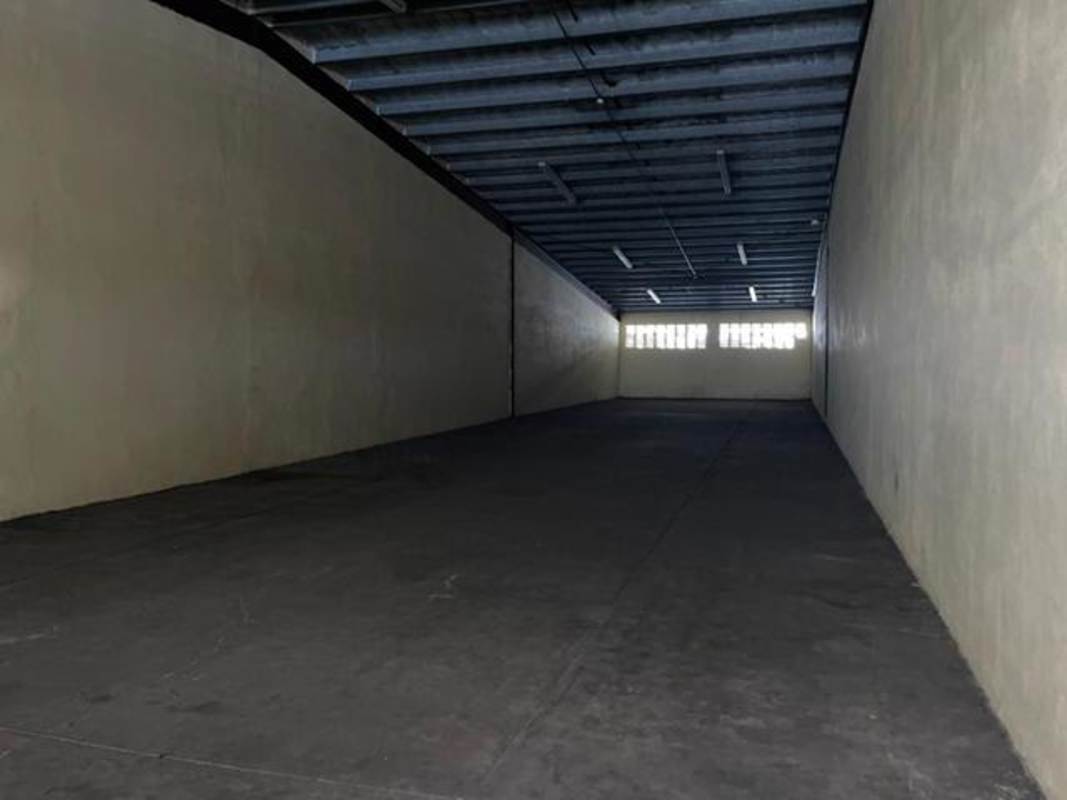 Warehouse with metal beams, concrete floor, ventilation El Crisol Panama