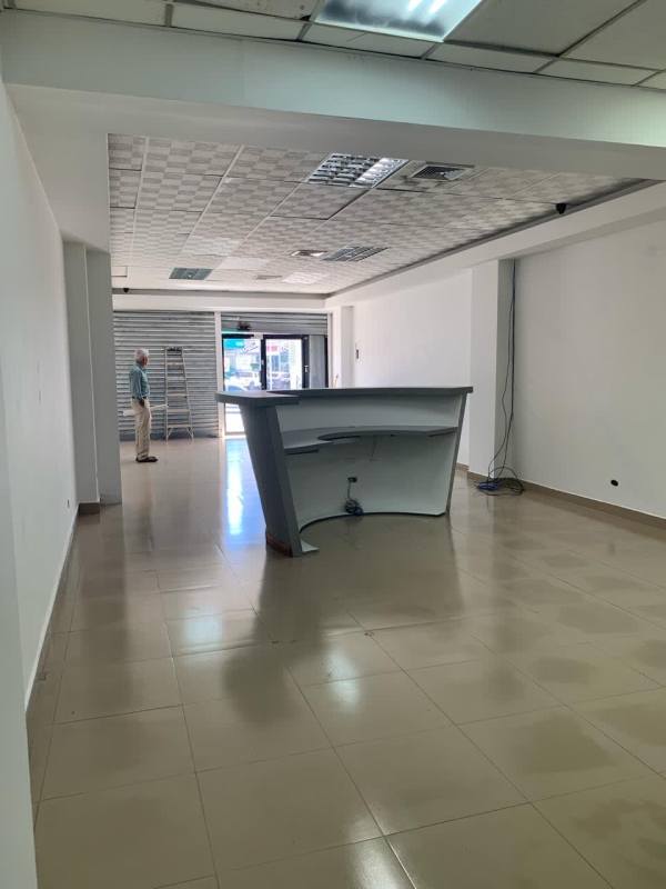 Spacious empty commercial unit with large glass entrance and tiled floors in Via España Plaza Panama