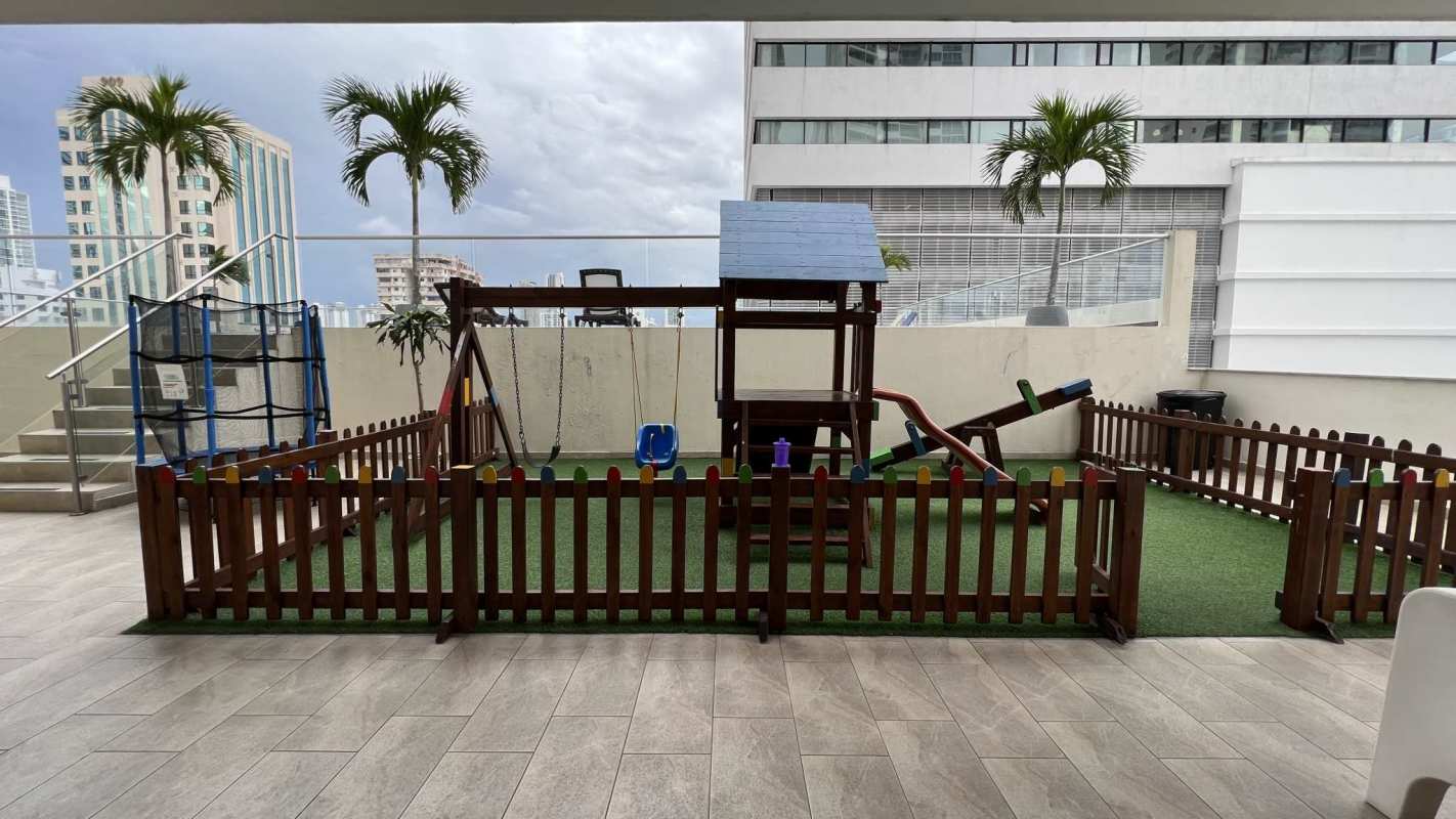Bedroom with floor-to-ceiling window, city view PH Midtown Panama
