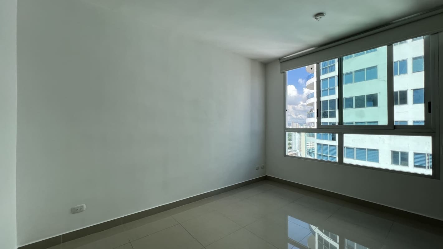 Rooftop infinity pool with panoramic skyline views at Midtown San Francisco