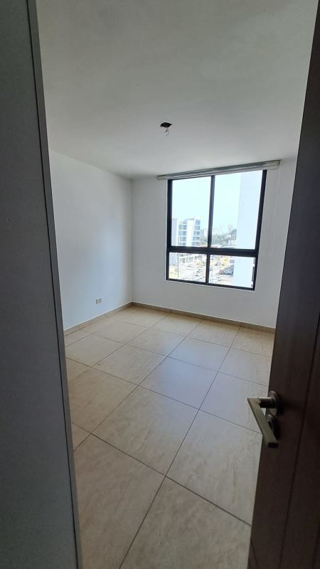 Repossessed 3BR Condo PH Terrazas del Rey Condado del Rey