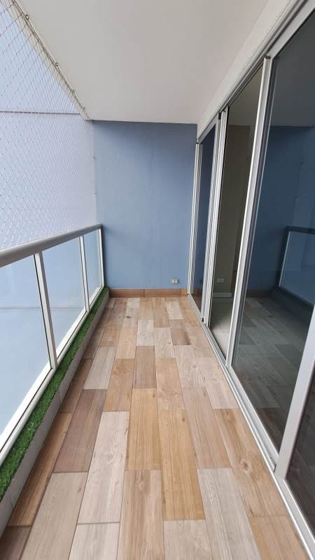 Bedroom with skyline views, tiled floor and built-in closet at PH Miró El Cangrejo Panama