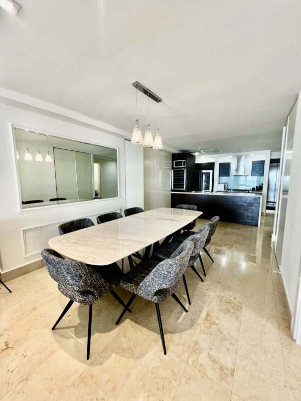 Secondary bedroom in Yoo Panama with large windows, natural light and city views