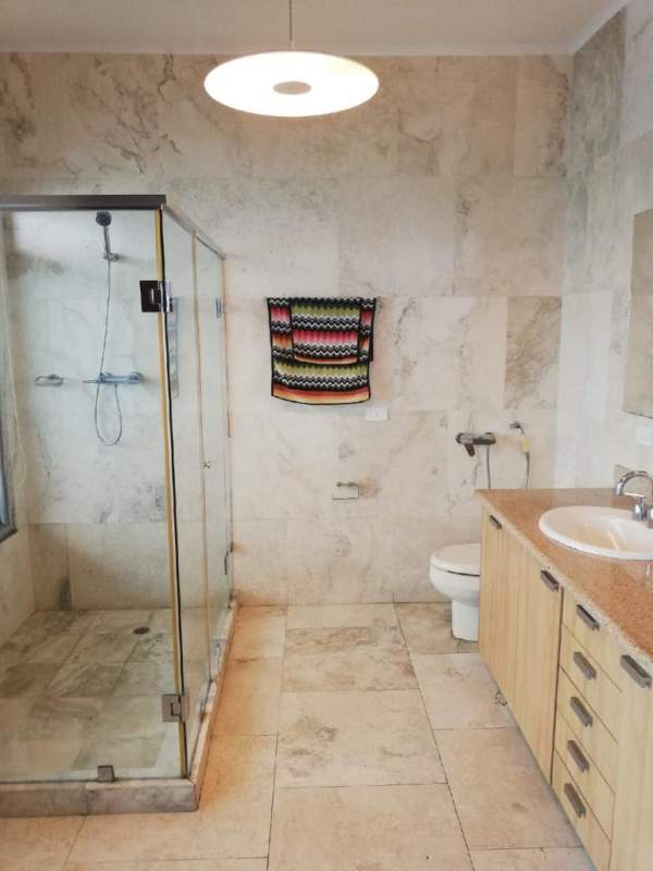 Modern bathroom with glass enclosed shower, marble tile finishes PH Aqualina Punta Pacifica