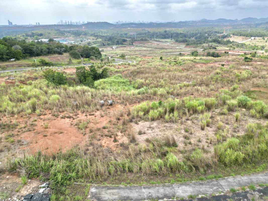 Flat terrain corner 475m2 lot with mountain views in exclusive Green Valley Panama