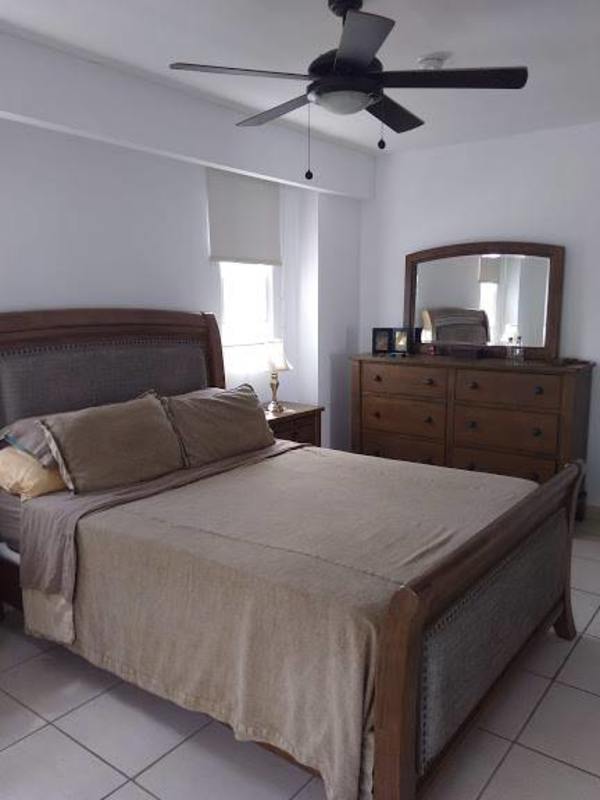 Bright bedroom with built-in closet tile floors PH Augusta Brisas del Golf Panama
