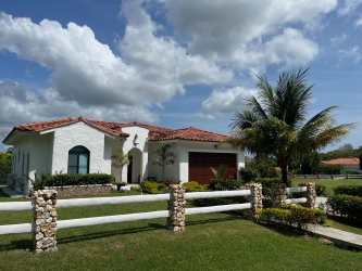Kitchen with granite countertops and custom cabinetry in Hacienda Pacífica house San Carlos Panama