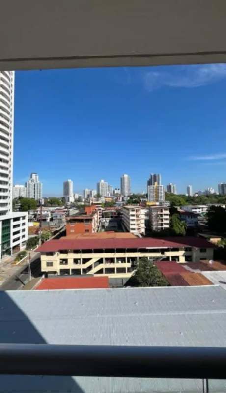 Open kitchen with island, pendant lights, modern cabinetry PH San Francisco Bay Panama