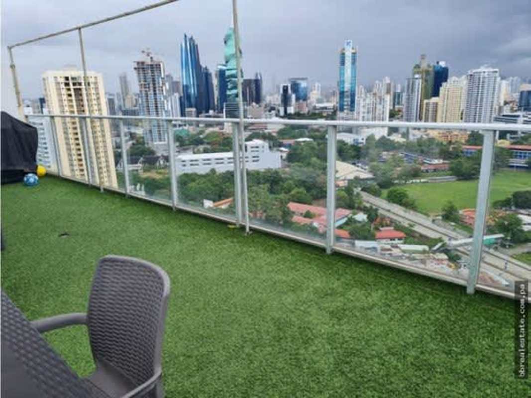 Fully equipped kitchen with granite countertops in penthouse PH Pacific Sun Sky Punta Pacifica Panama