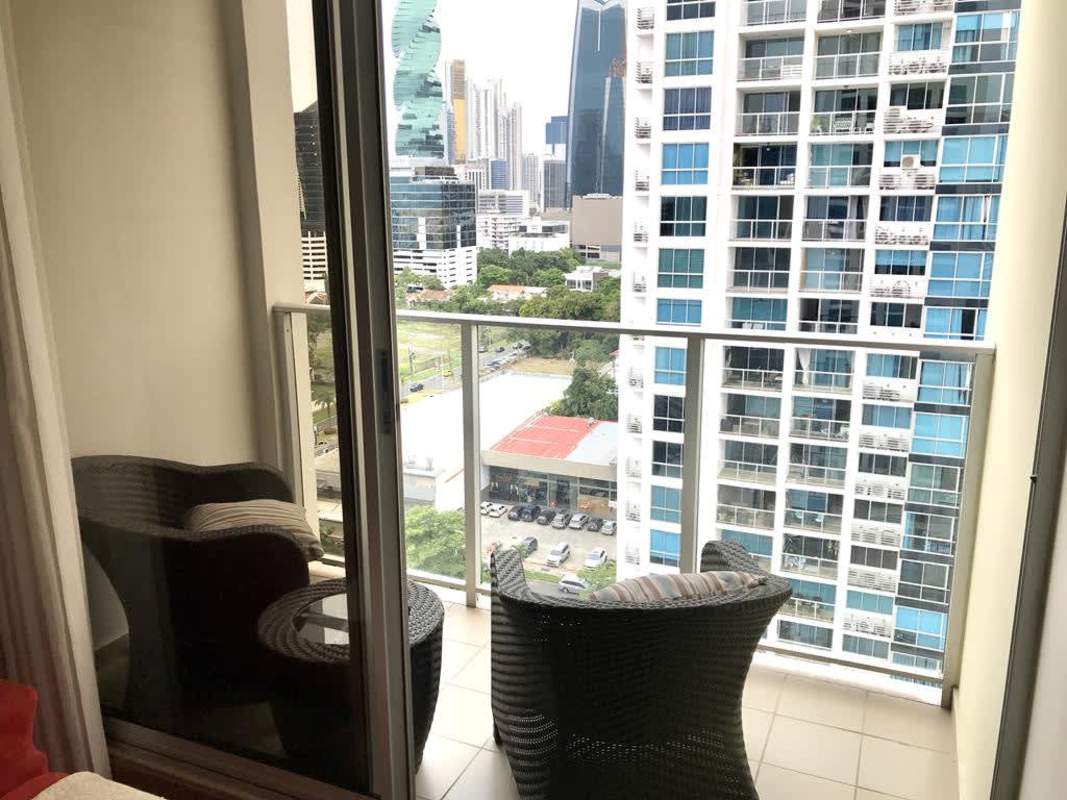 Private balcony with wicker chairs city skyline vista PH Metric Via Brasil Panama