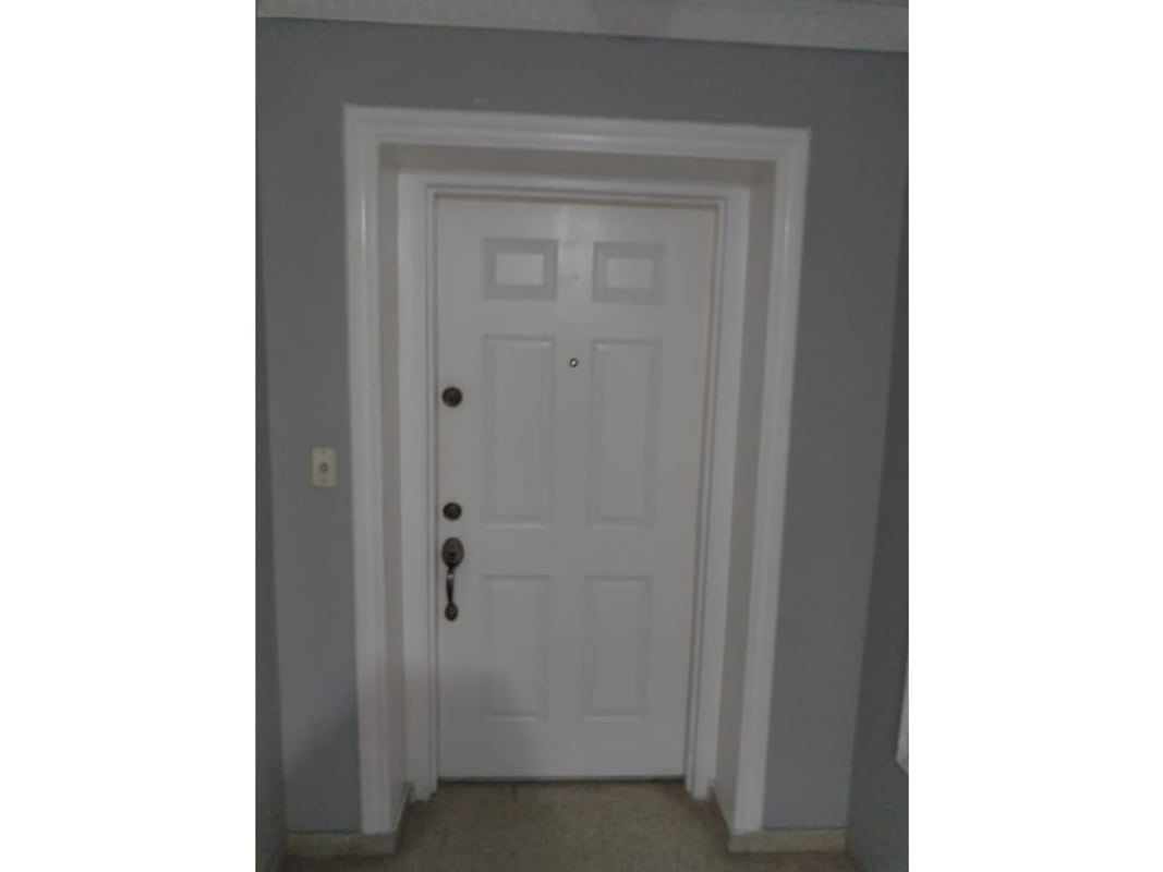 Elegant building lobby with marble finishes at PH Mar de Plata Punta Paitilla