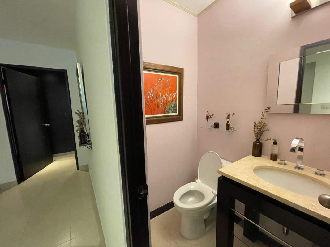 Elegant bathroom with modern fixtures in PH Veranda Coco del Mar Panama City