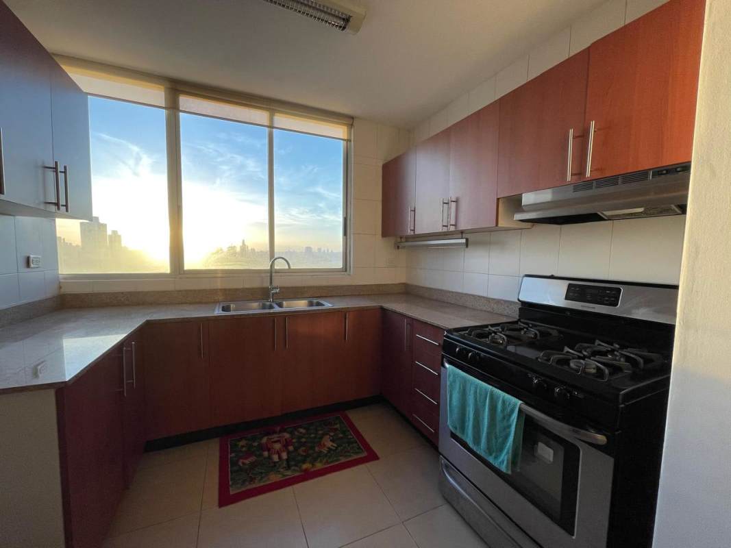 Kitchen with granite countertops and panoramic windows in PH Veranda Coco del Mar Panama