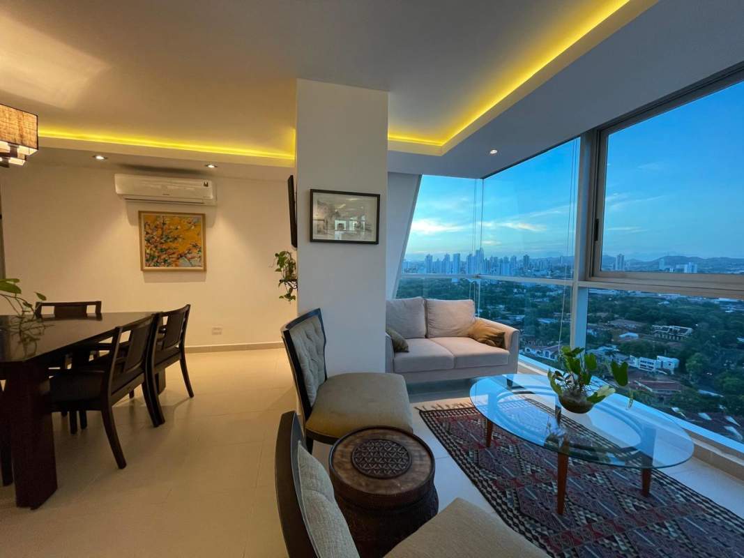 Stylish dining and lounge with city views PH Veranda Coco del Mar Panama