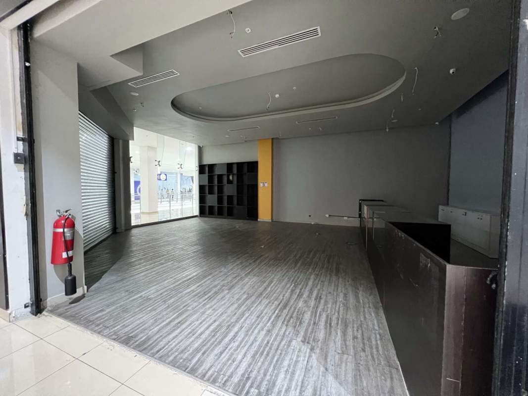 Retail shop with glass facade, shelving and reception counter Los Andes Mall Panama