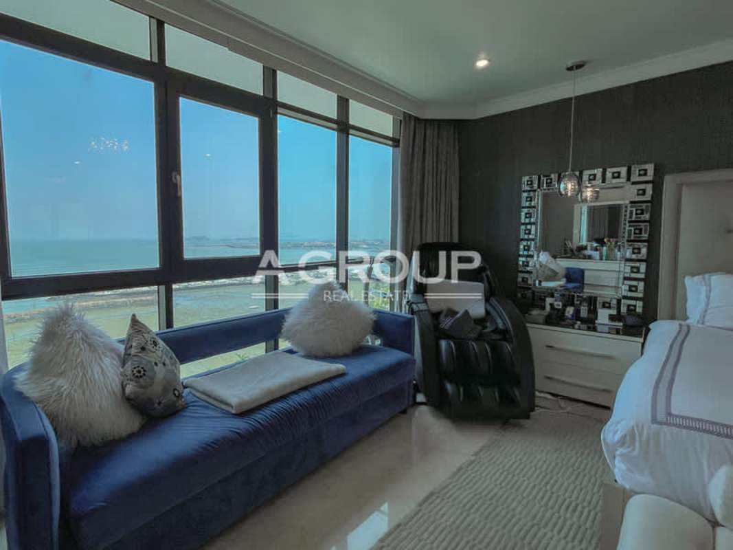 Modern bedroom with floor-to-ceiling windows panoramic ocean view at PH Miramar Plaza Avenida Balboa