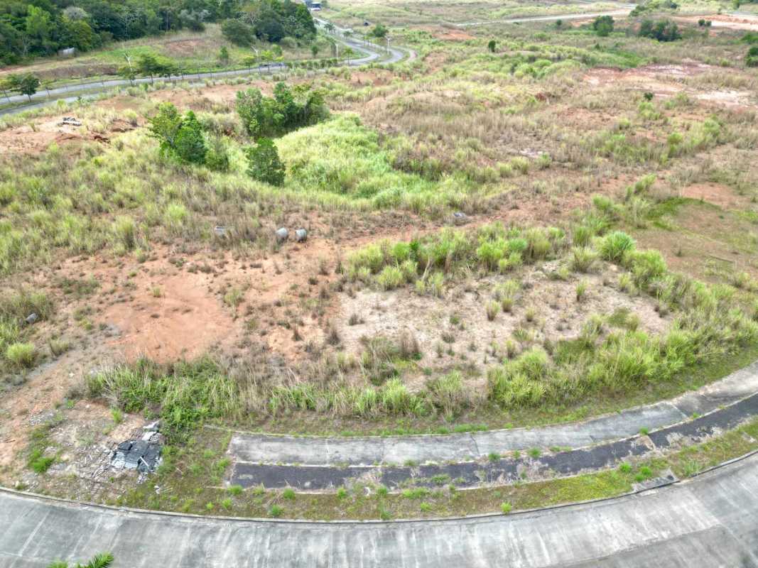 Green vegetation and hills around Green Valley residential lots Panama