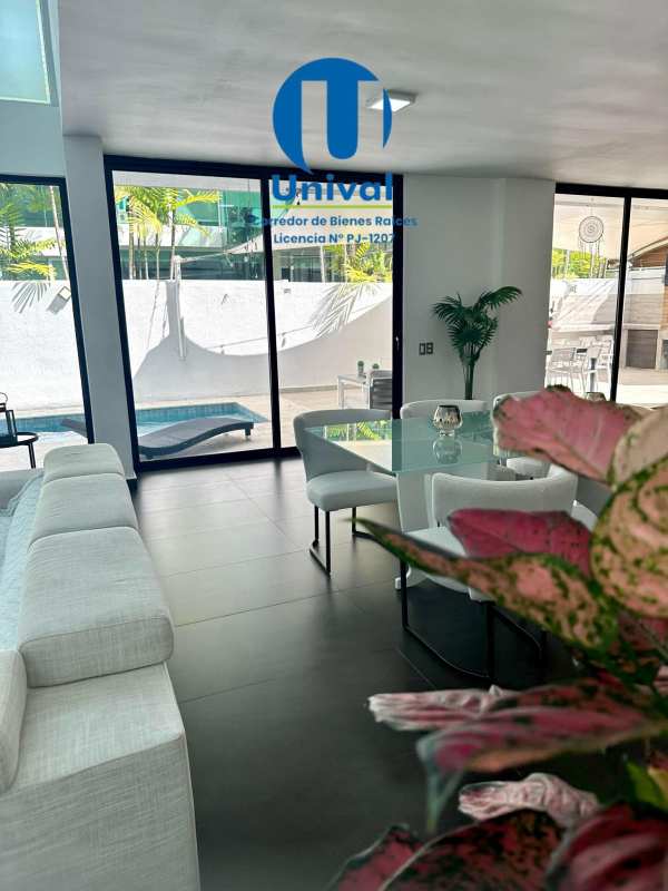 Luxurious master bedroom with ensuite bath in solar-powered home Costa Sur Panama