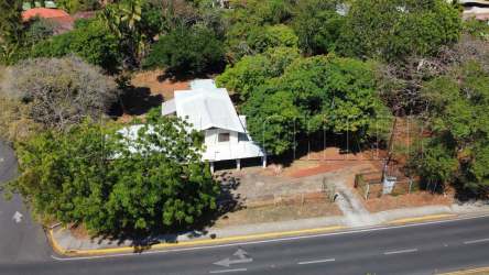 6,331m² Commercial Corner Lot on Paseo Enrique Geenzier Chitré