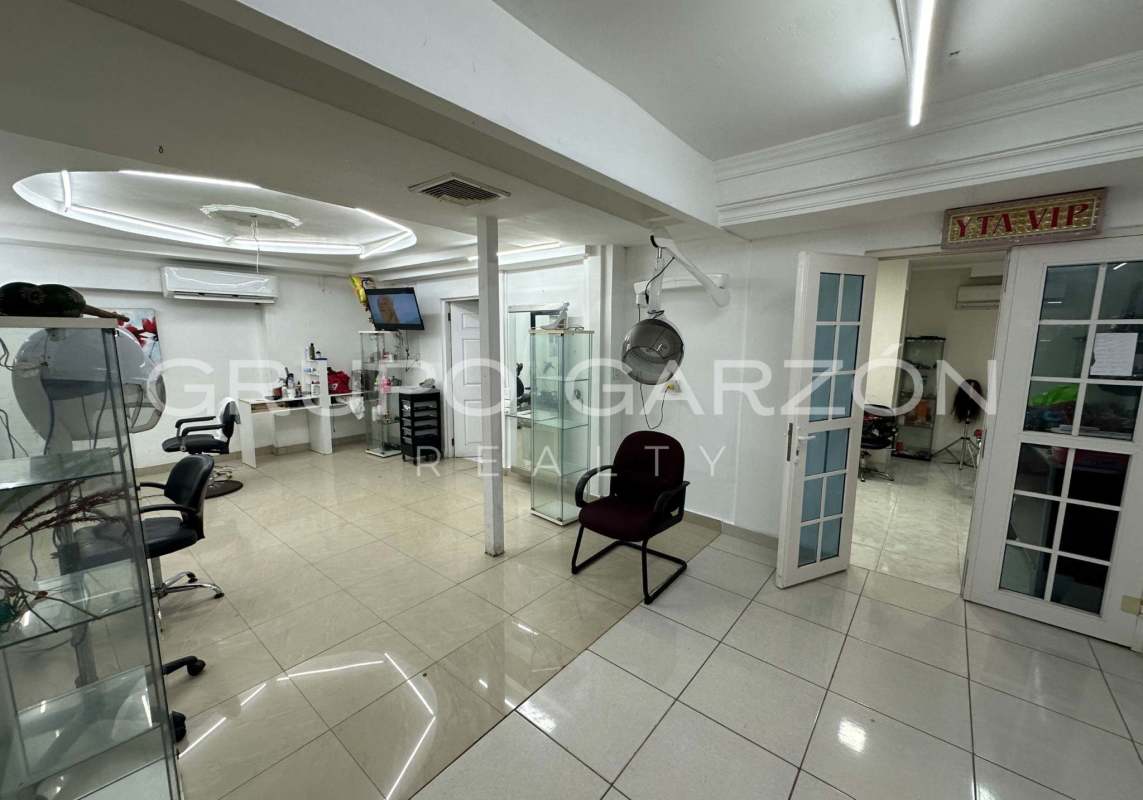 Interior with decorative ceiling arch moldings and tiled floor in commercial property Calle Belén Panama