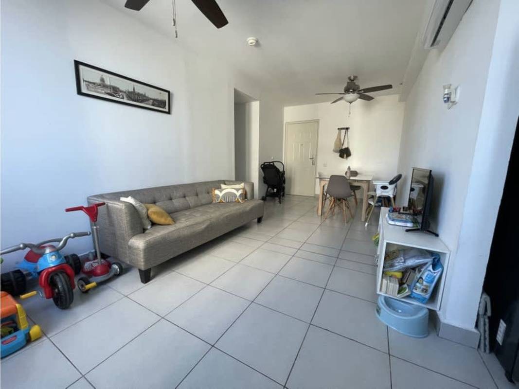 Master bedroom with closet split air conditioning and window in PH Solok San Francisco Panama