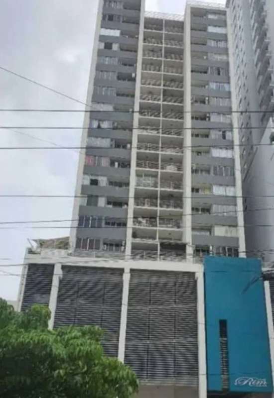 Dining area with modern furniture and wall-mounted TV PH RIM Tower Panama City