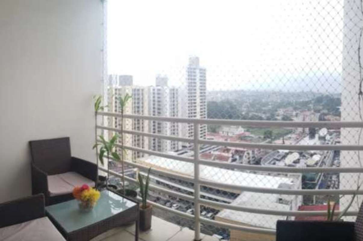 Private balcony with city skyline views PH RIM Tower 12 de Octubre Panama
