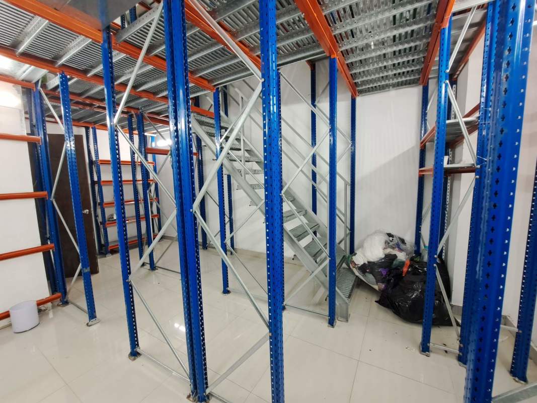 Industrial metal storage racks mezzanine inside rental retail unit in Albrook Mall Panama