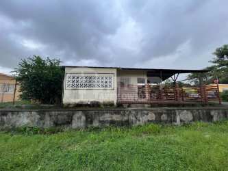 Simple living room with tiled floor ceiling fan and TV in house for sale Monagrillo Chitré Panama