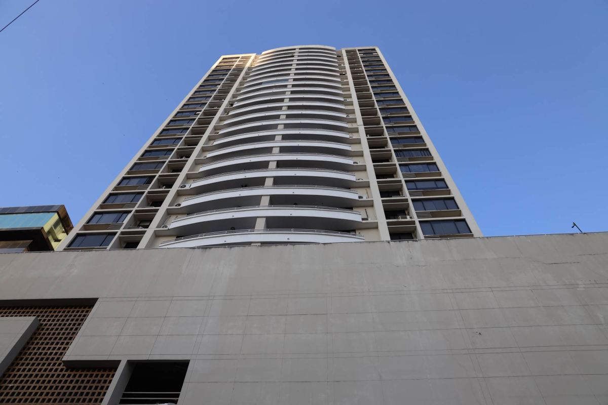 Contemporary high-rise condo tower PH Brisas Obarrio with balconies in Panama City