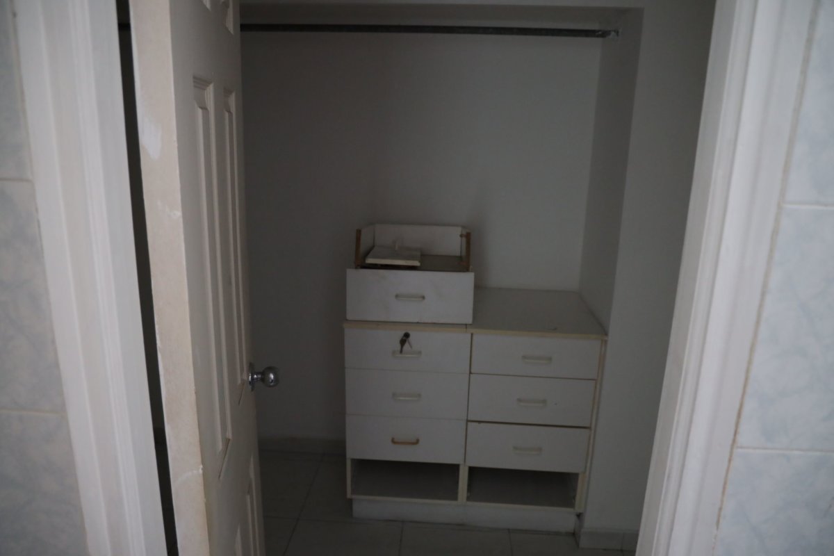 Organized walk-in closet with shelves in PH Brisas Obarrio apartment Panama City