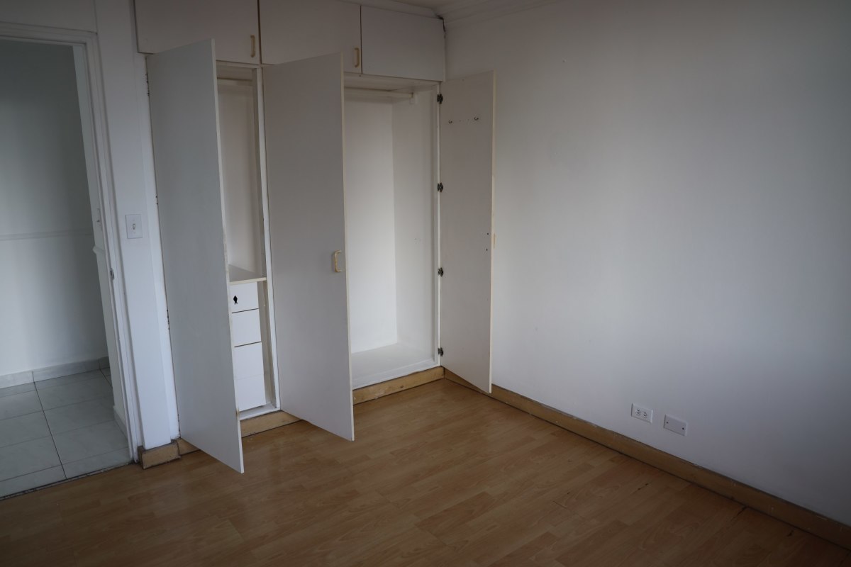 Bright bedroom with open closet and wooden flooring in PH Brisas Obarrio Panama