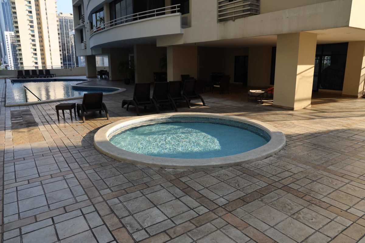 Family-friendly rooftop swimming pools and jacuzzi in PH Brisas Obarrio Panama City Panama