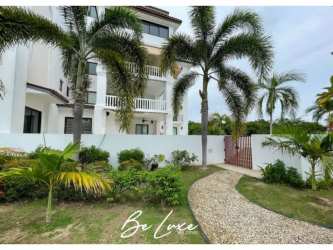 Beachfront resort condo building surrounded by palm gardens in PH Islamar Vistamar Resort Panama