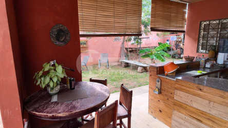 Fenced backyard with patio area and garden trees in Marbella Chitré house