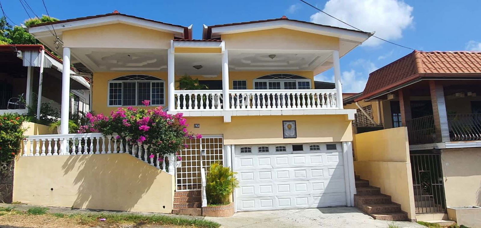 Elegant traditional dining room with large wooden table, chandelier, decorative ceiling and china cabinet in La Gloria Bethania Panama