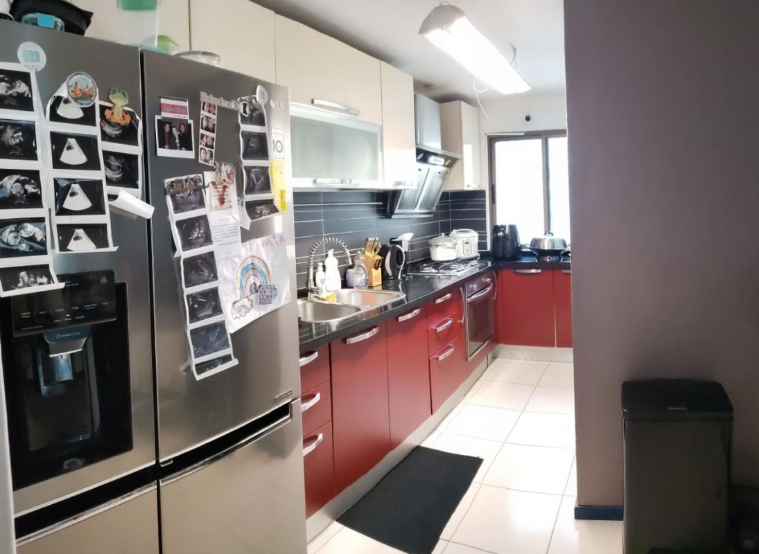 Bright living room with large windows, city skyline view, Punta Pacifica apartment