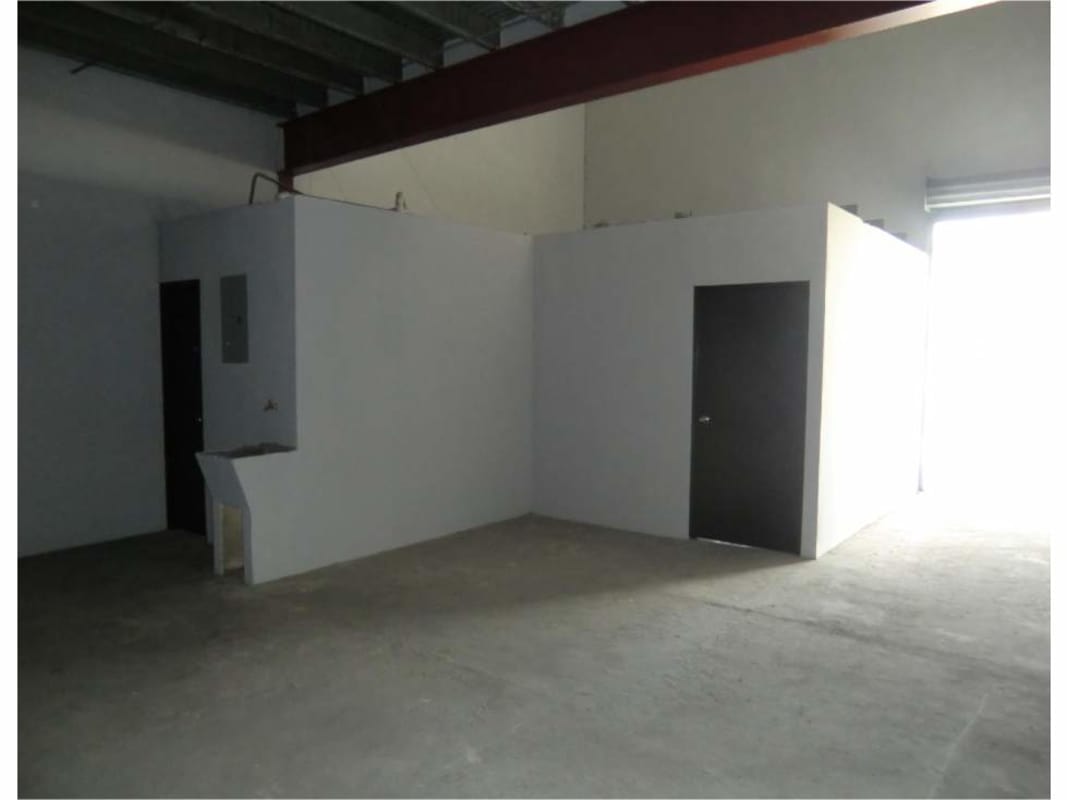 Interior of industrial warehouse with storage partitions and exposed beams Ciudad Radial