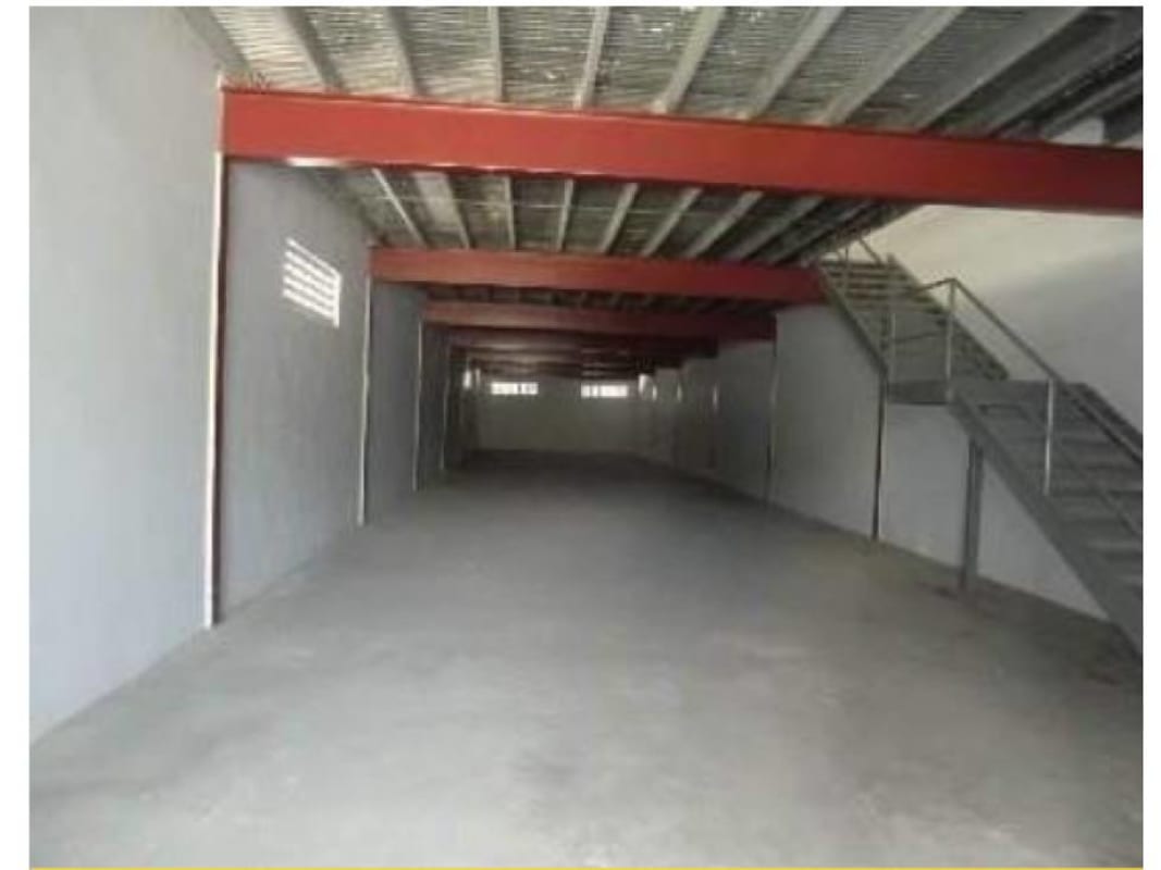 Warehouse indoor view with exposed beams and open mezzanine Ciudad Radial Juan Díaz Panama