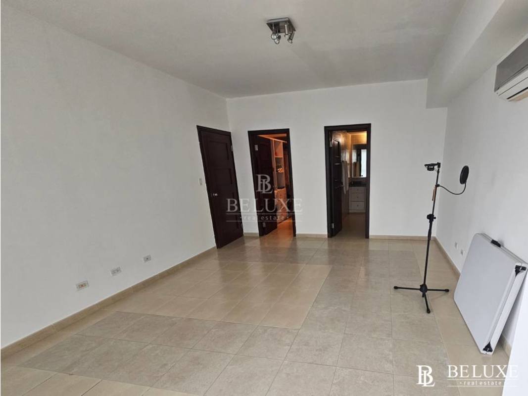 Attractive bathroom with glass-enclosed shower modern fixtures PH Grandbay Balboa