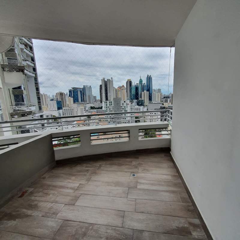 Private balcony with skyline views PH Luxor 300 El Cangrejo Panama City